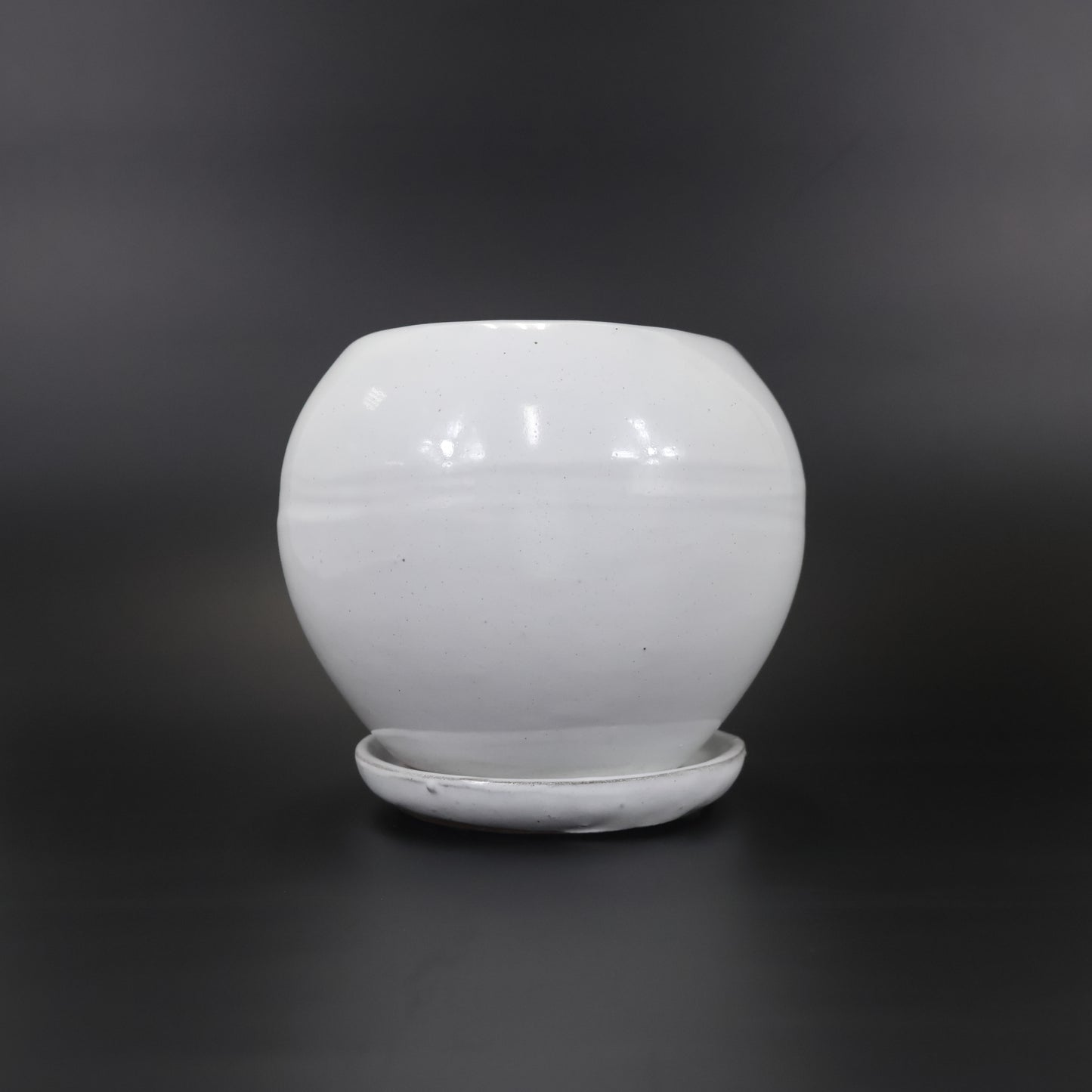 An image of the White Rustic Drop ceramic container.